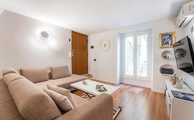 Villafranca Loft, Modern Studio Nearby The Station